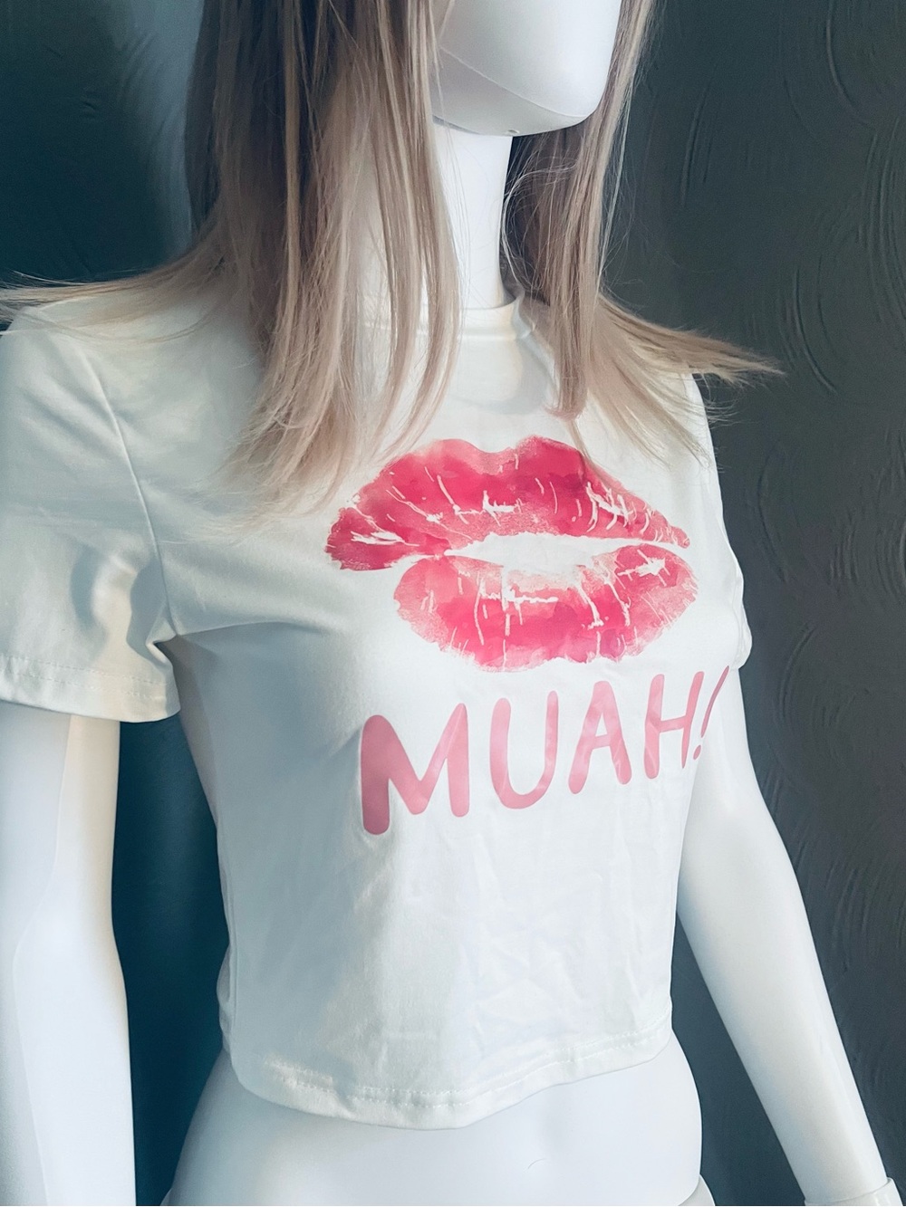 Women’s White Crop Tee with Pink Lip Print - MUAH!